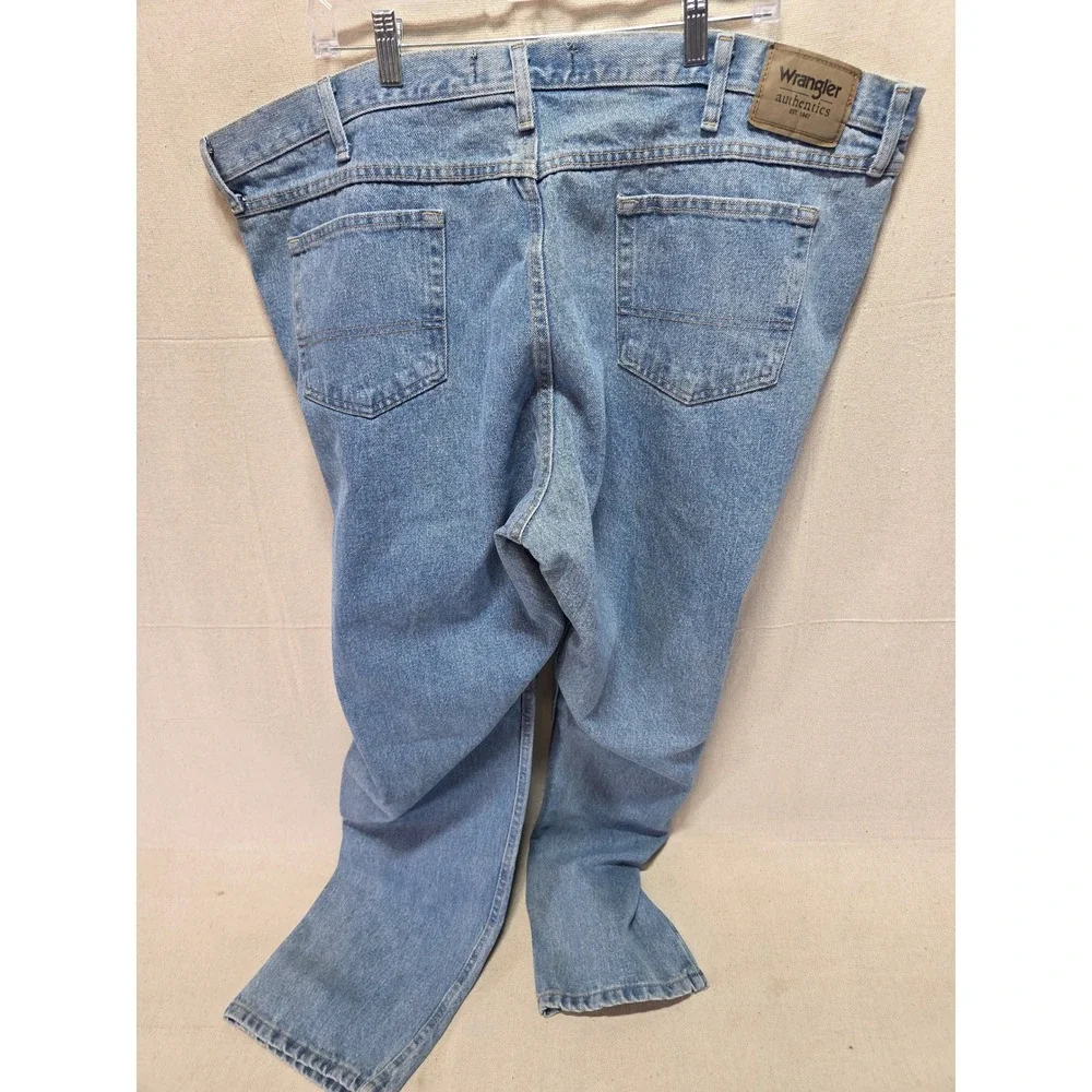 Wrangler Authentics Mens Relaxed Fit Straight Leg Jeans Light Wash 46x34 2757
